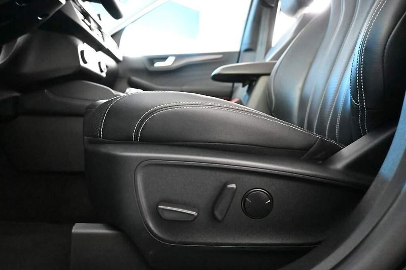 Ford Kuga (2022) 2.0 VIGNALE 4x4 140 KW LED ACC - fotka 34 z 46
