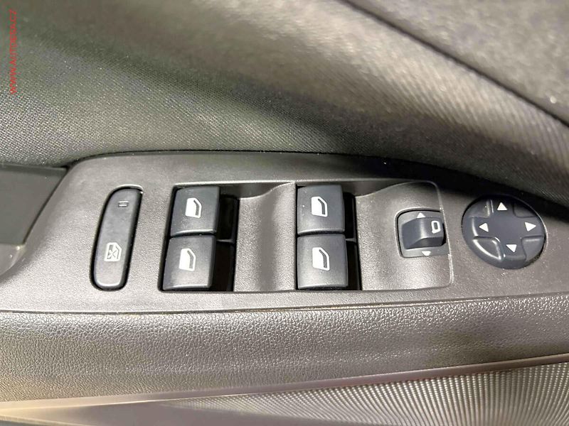 Opel Crossland X (2019) 1.2 i, 2.maj,ČR, AC, výhřev - fotka 12 z 14