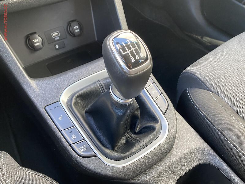 Hyundai i30 (2023) 1.5 T-GDi, ČR, Smart, TZ - fotka 16 z 18