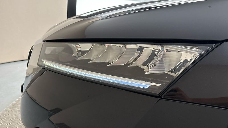 Škoda Octavia 2.0 TDI Ambition Combi - fotka 18 z 23