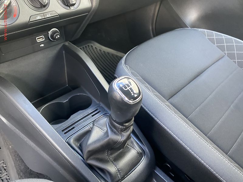 Škoda Fabia (2019) 1.0 TSi, ČR, Ambition, +kola - fotka 15 z 17