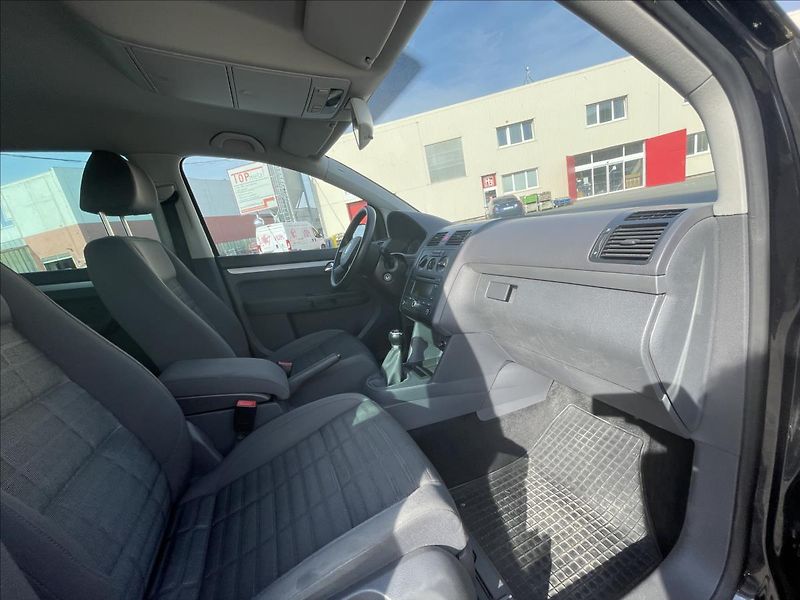 Volkswagen Touran 1,4TSI 103kW*jen 96.tis.km*Roz - fotka 24 z 40