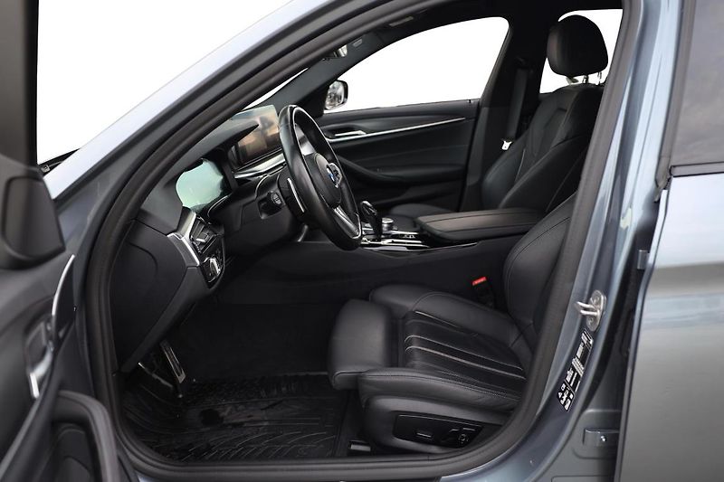 BMW Řada 5 530d xDrive Touring - fotka 9 z 14