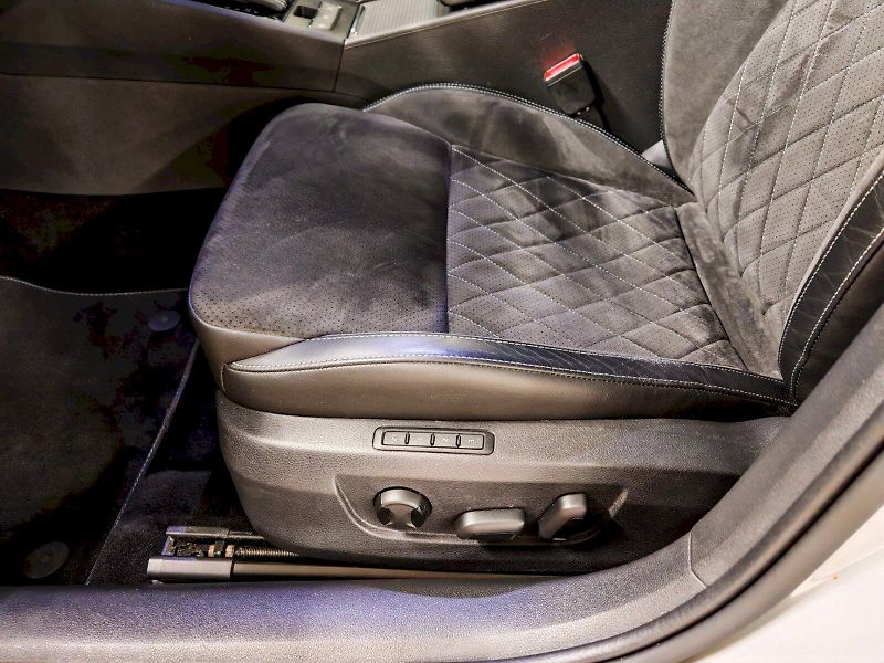 Škoda Superb (2023) Combi 2.0 TSI 140 kW DSG Sport - fotka 23 z 32