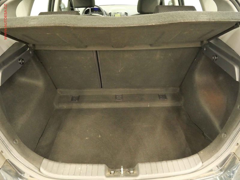 Hyundai i30 (2009) 1.4i, ČR, STK2/28 - fotka 7 z 20