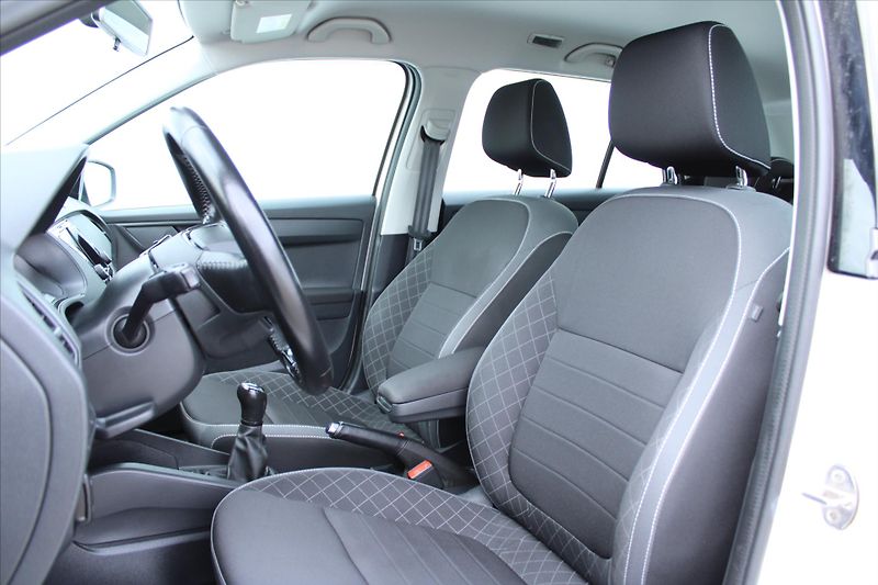 Škoda Fabia 1.0TSI 70kW AMBITION 1MAJ. ČR - fotka 9 z 21