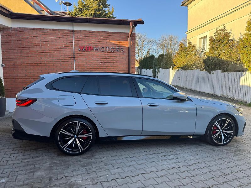 BMW Řada 5 540xD-M PRO-R20-PANO-H&K - fotka 6 z 35