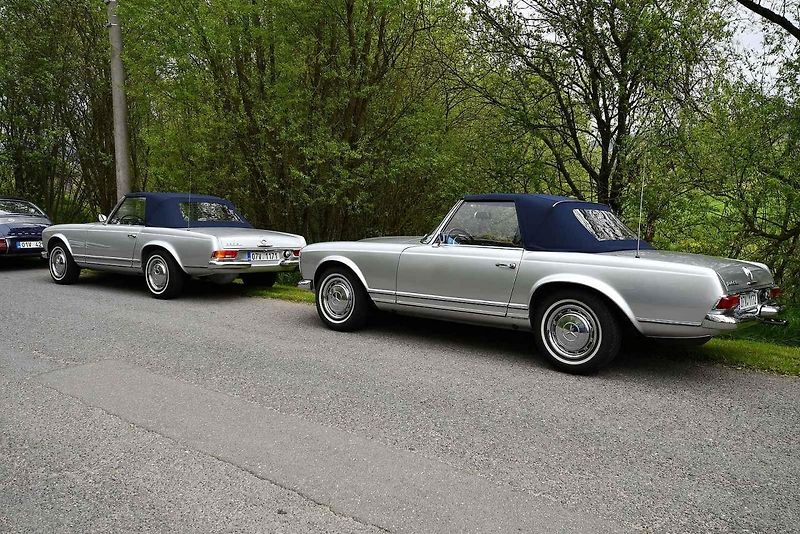 Historická vozidla a motorky projely v sobotu Českým lesem v rámci vyjížďky zvané Po pašeráckých stezkách.