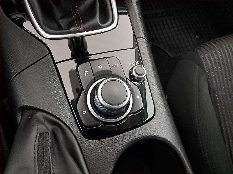 Mazda 3 (2015) 2.0 Skyactiv-G, Bi-Xenony - fotka 16 z 18