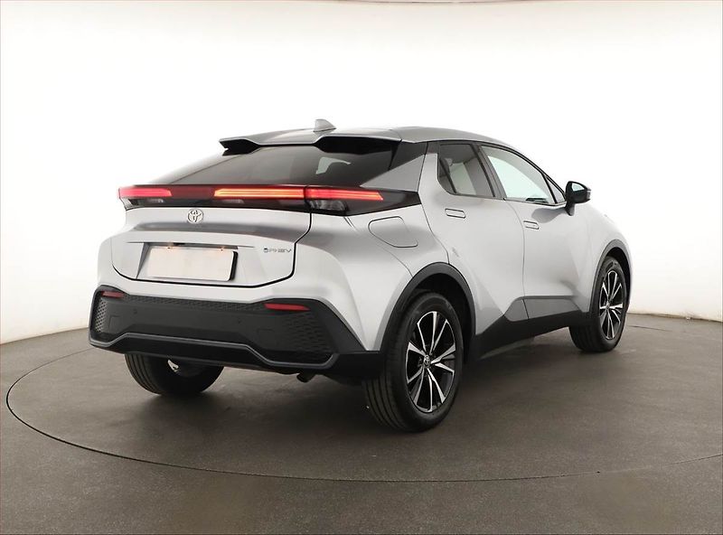 Toyota C-HR (2025) 2.0 Plug-in - fotka 5 z 21