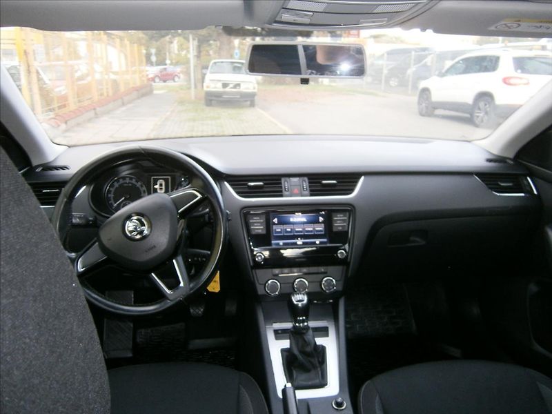 Škoda Octavia 1,6 TDI KLIMA  koup. ČR - fotka 10 z 15