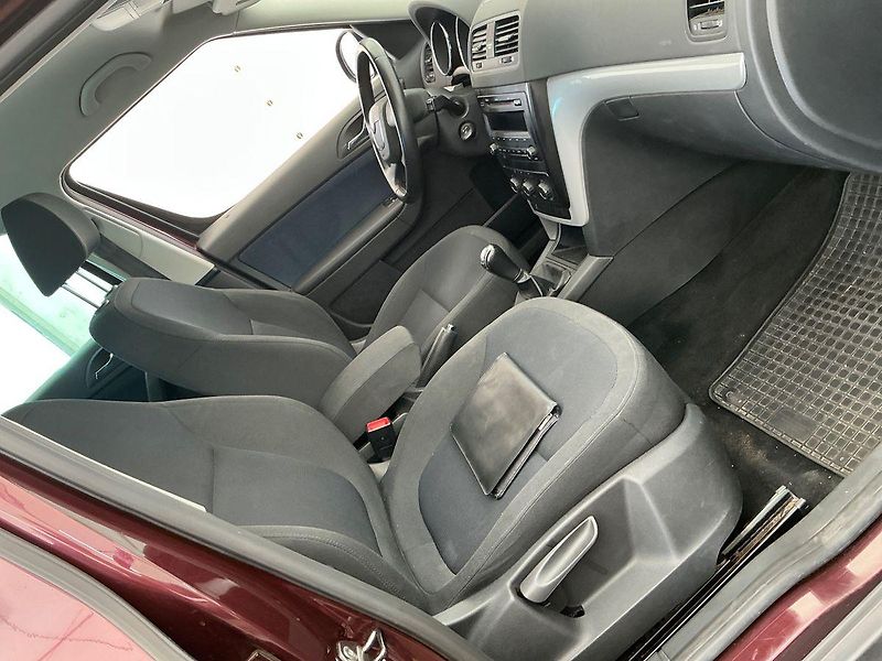 Škoda Yeti (2010) TSI Ambition + druhá sada kol - fotka 10 z 15