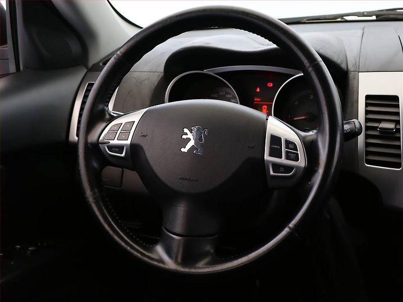 Peugeot 4007 (2007) 2.2 HDI, 4X4, Park. senzory - fotka 12 z 16