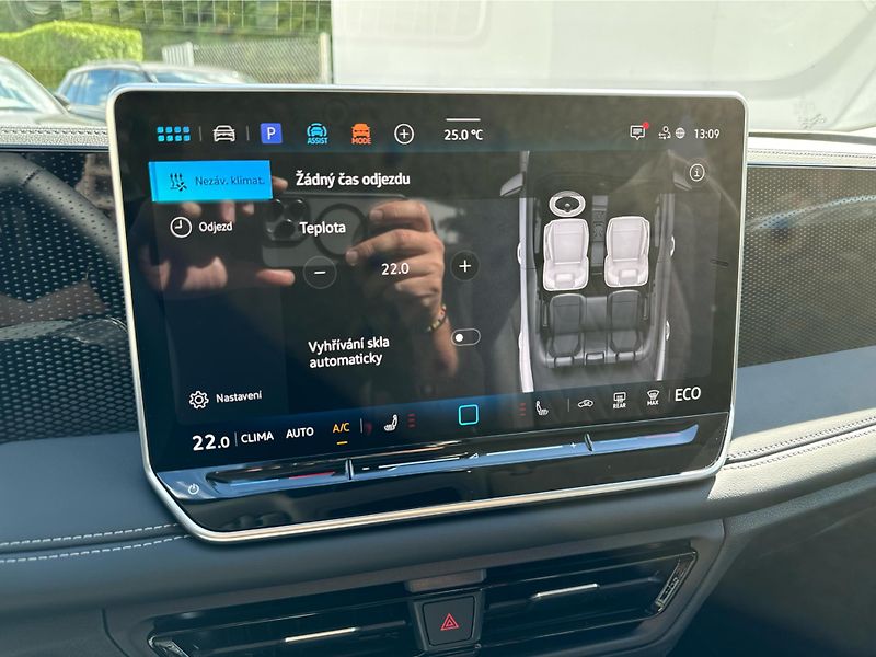 Volkswagen Tiguan People 1,5 TSI 150 kW eHybrid - fotka 16 z 24