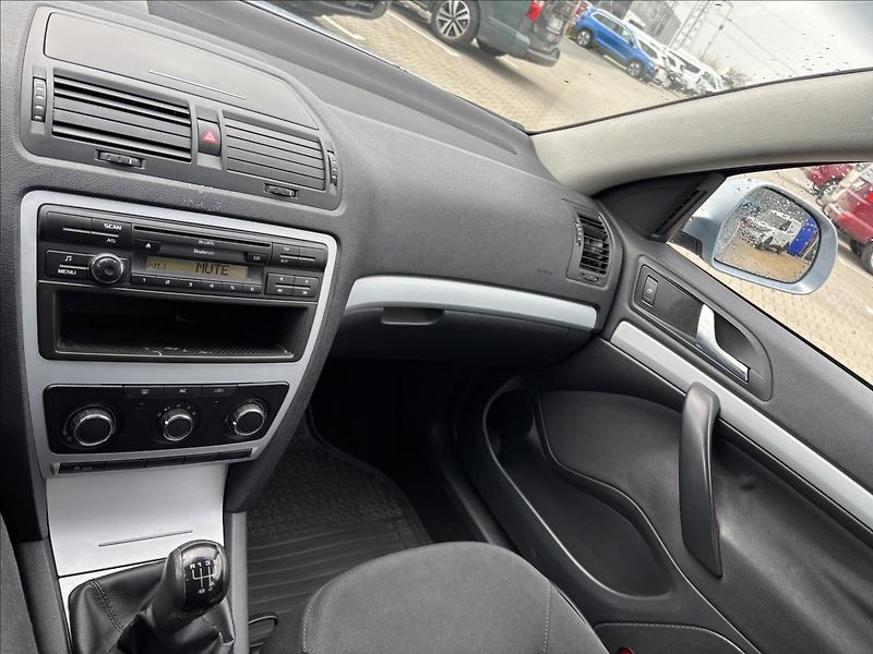 Škoda Octavia 1,9 TDI 77kW Ambiente - fotka 30 z 30