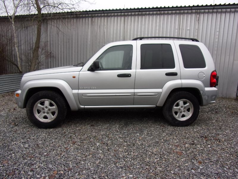 Jeep Cherokee (2004) 2.5 CRD 105kW 4X4  BEZ KOROZE - fotka 8 z 23