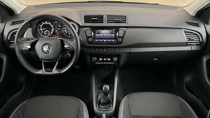Škoda Fabia 1.0 TSI Black Combi - fotka 8 z 24