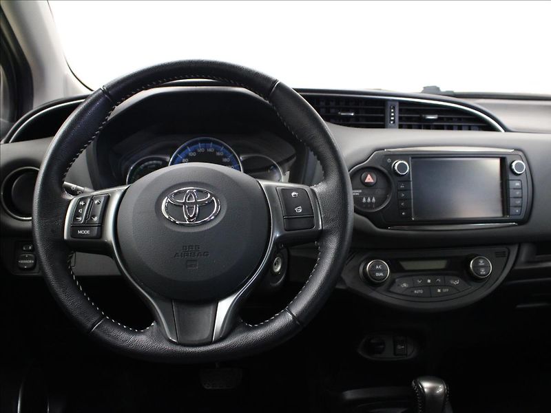 Toyota Yaris 1,5 i Hybrid Comfort At. - fotka 28 z 31
