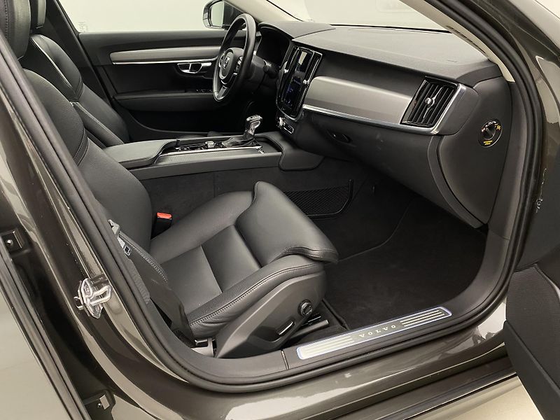 Volvo S90 D4 MOMENTUM AUT - fotka 22 z 43