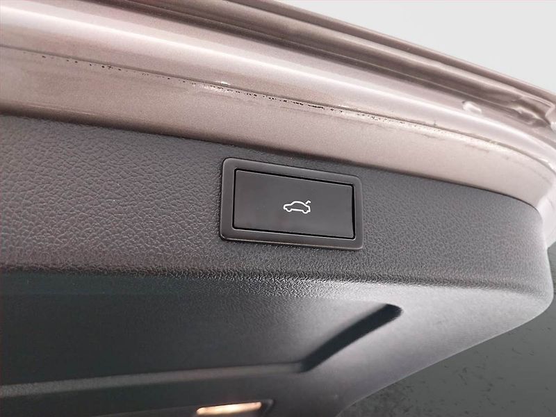 Škoda Superb (2010) Elegance 2.0 TDI, Automat - fotka 24 z 24
