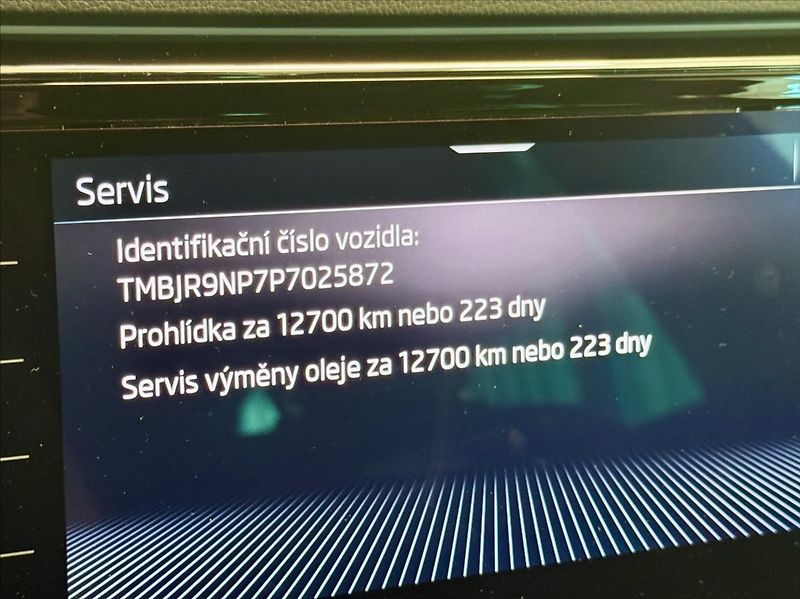 Škoda Superb 2,0 TDI COMBI DSG L&K 147KW - fotka 11 z 21