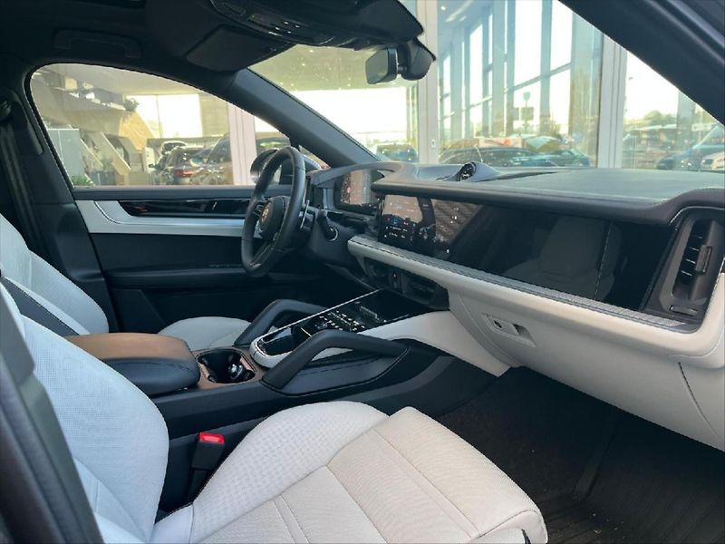 Porsche Cayenne 4,0   V8 S Coupe - fotka 9 z 17