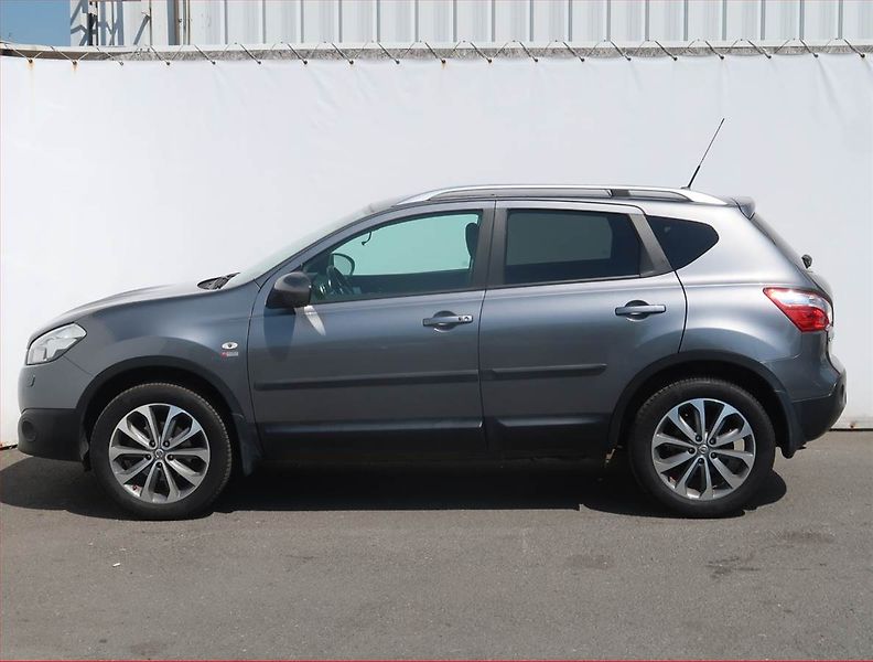 Nissan Qashqai (2013) 2.0, Automat, ČR,1.maj - fotka 3 z 21