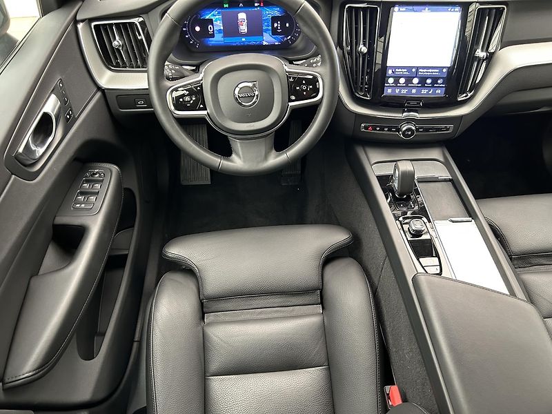 Volvo XC60 2.0  B5 4x4 Plus - fotka 15 z 27