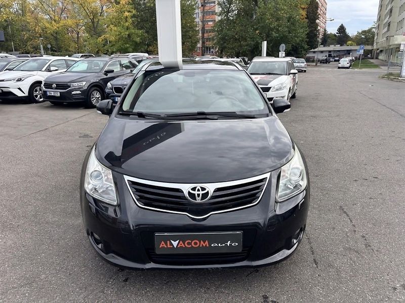 Toyota Avensis 2.2 - fotka 3 z 19