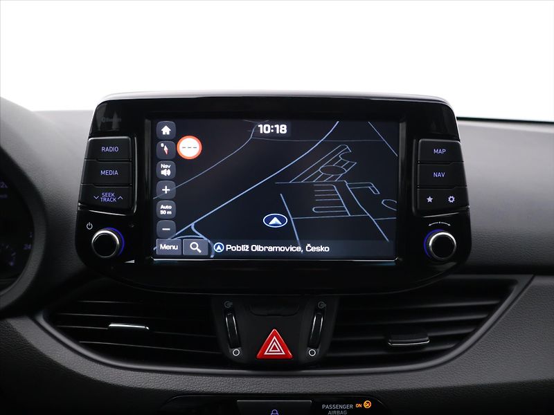 Hyundai i30 1,4 T-GDI 103kW DCT Navi LED - fotka 21 z 32