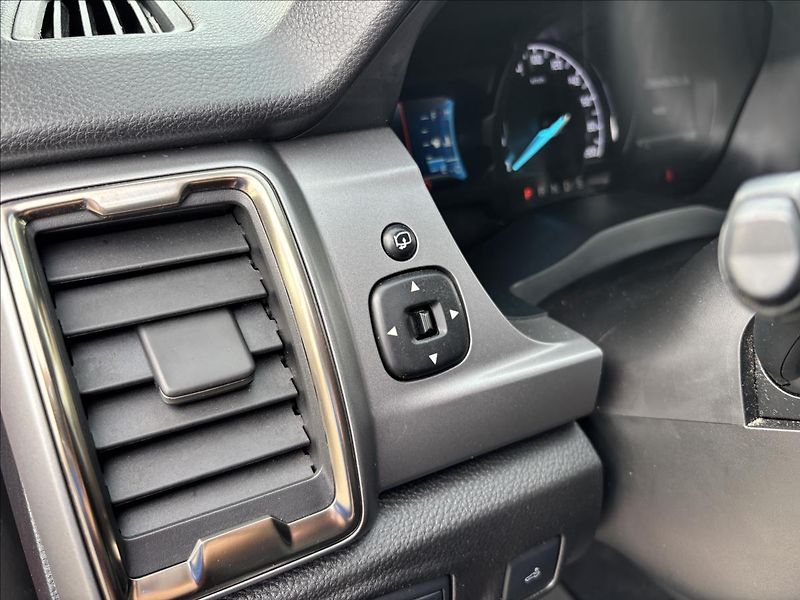 Ford Ranger 2,0 EcoBlue Limited 156kW 4x4 - fotka 28 z 44