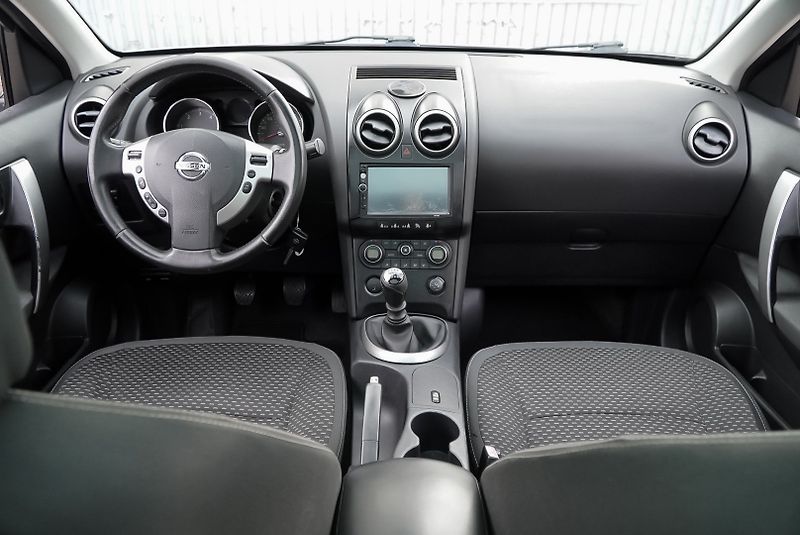 Nissan Qashqai 1.5 dci 7MÍST - fotka 16 z 29