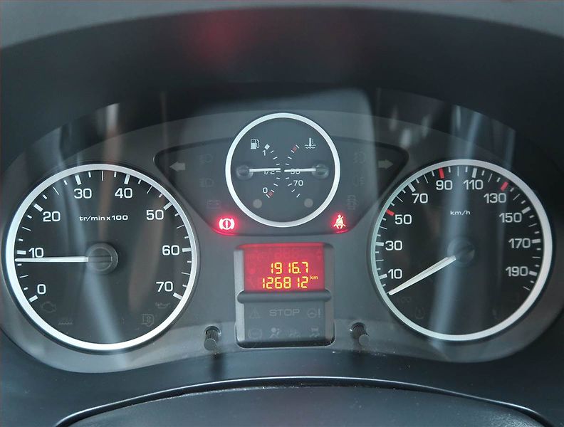 Citroën Berlingo (2016) Shine 1.2 PureTech, 5Míst - fotka 11 z 13