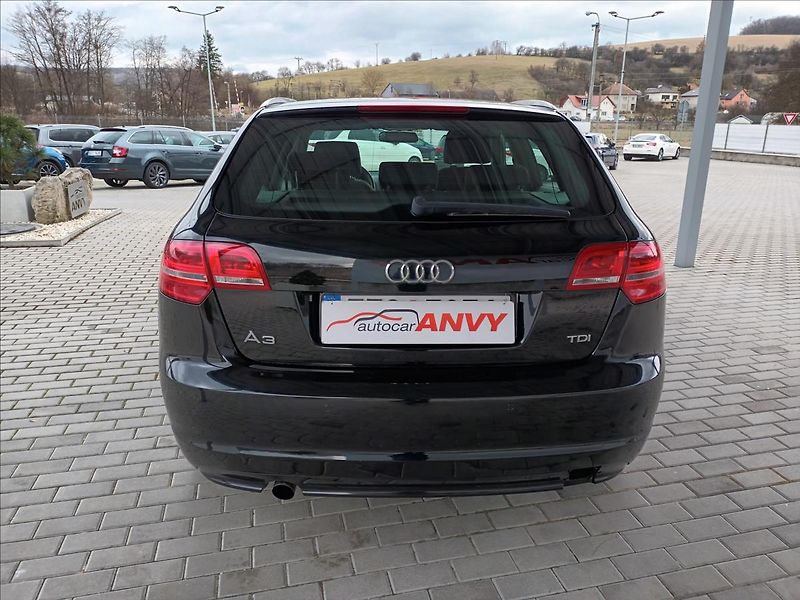 Audi A3 1,6 TDI,XENON,VÝHŘEV,  Sportba - fotka 6 z 33