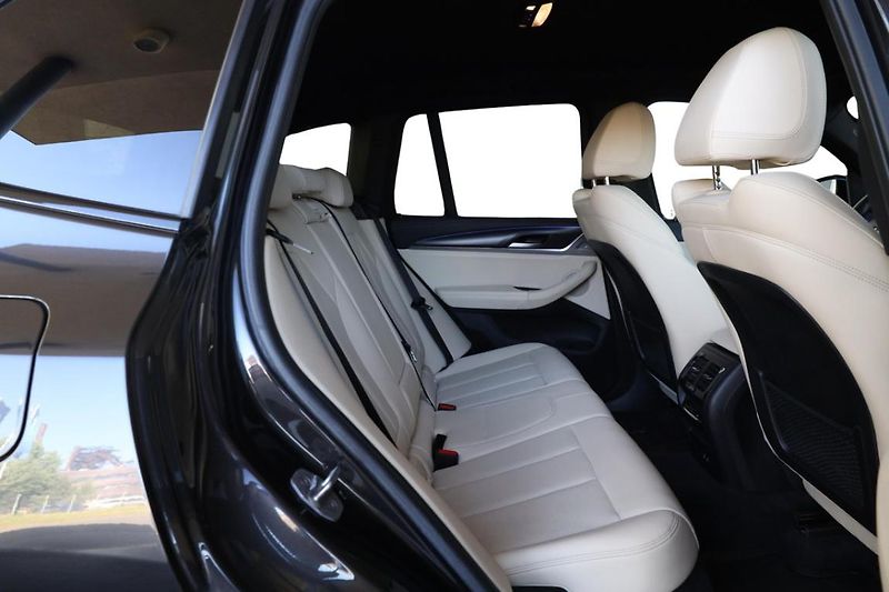 BMW X3 xDrive20d - fotka 6 z 25