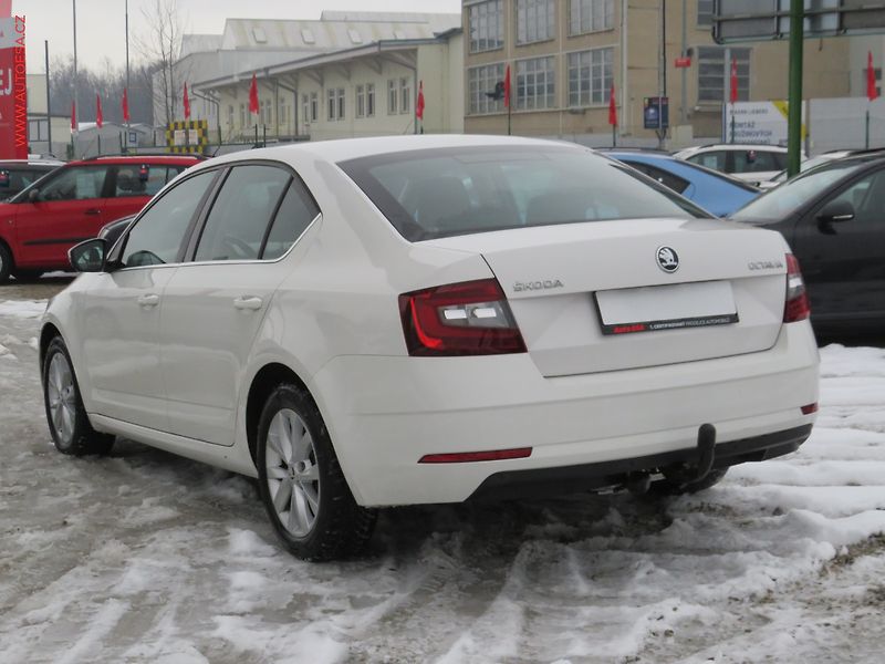 Škoda Octavia (2017) 1.0 TSi, ČR, Style, xenon - fotka 6 z 33