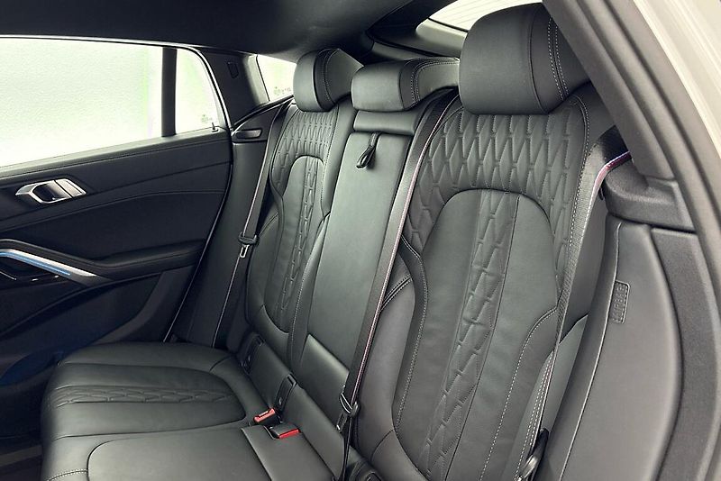 BMW X6 xDrive40d - fotka 9 z 28