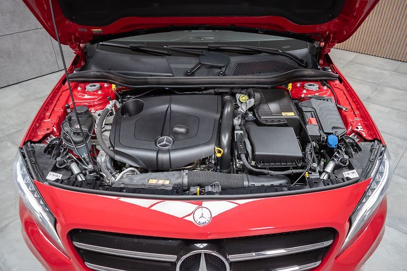 Mercedes-Benz GLA 220d 4MATIC*HARMAN*KAMERA*ČR 1 - fotka 34 z 41