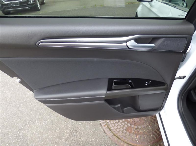 Ford Mondeo 2,0 LED,Navi,Titanium servis - fotka 47 z 72