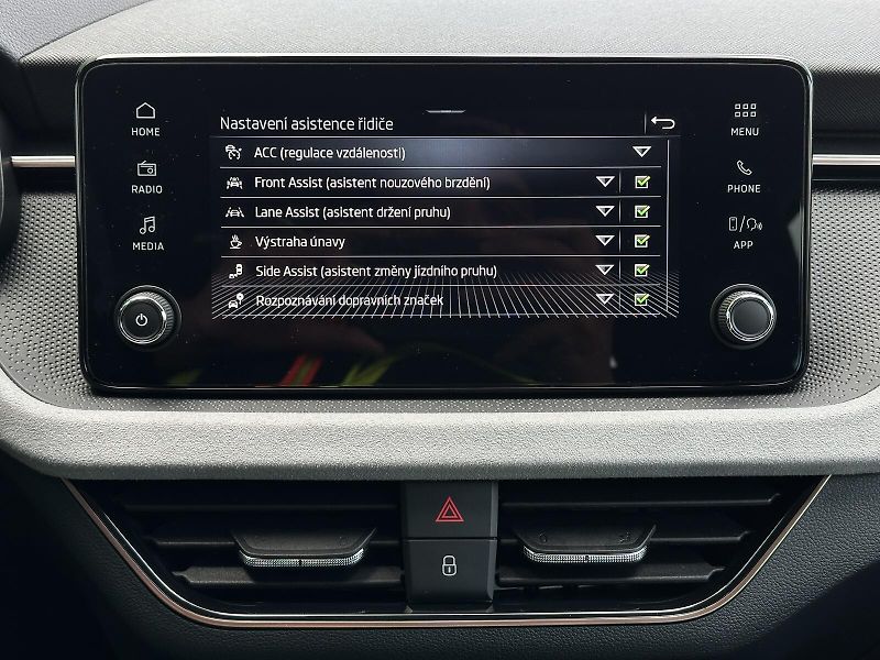 Škoda Scala First Edition 1.0TSi 85kW DSG - fotka 32 z 44
