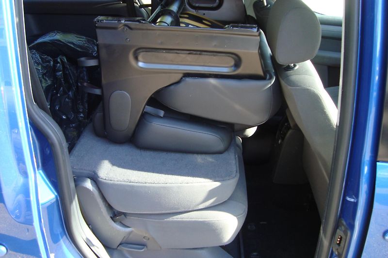 Volkswagen Caddy (2014) 1.6 TDi, Invalid úprava,rampa - fotka 40 z 73