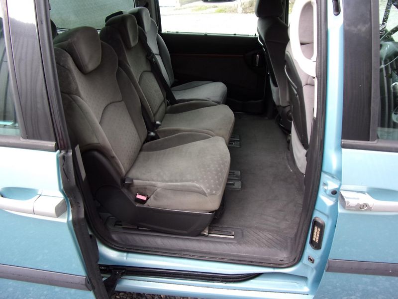 Citroën C8 (2003) 2.2HDi 94kW 278000KM 7MÍST - fotka 21 z 24