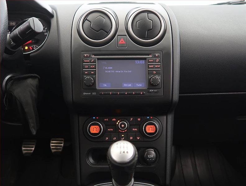 Nissan Qashqai (2010) 2.0 dCi, 4X4, Navi, Tempomat - fotka 12 z 20