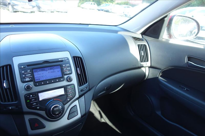 Hyundai i30 1,4 i, ČR, SERV.KN., COMFORT. - fotka 28 z 34
