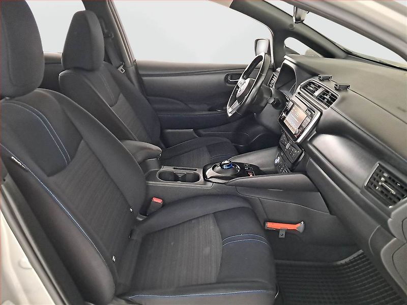 Nissan Leaf (2019) 40 kWh, Automat, Tempomat - fotka 9 z 16