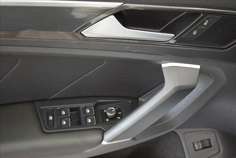 Volkswagen Tiguan 2,0 TDI, DSG,Head Up,Virtual, - fotka 48 z 55