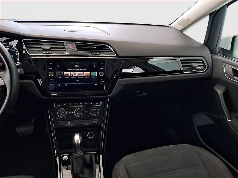 Volkswagen Touran (2018) R-Line 1.5 TSI - fotka 8 z 21