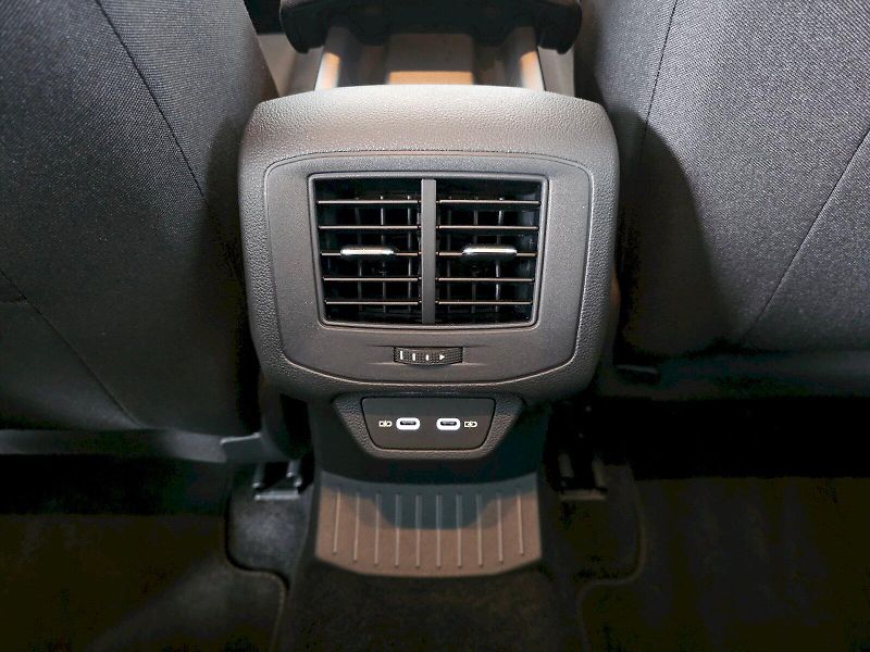 Volkswagen T-Roc (2025) 1.0TSI 85kW LIFE WEBASTO - fotka 28 z 29