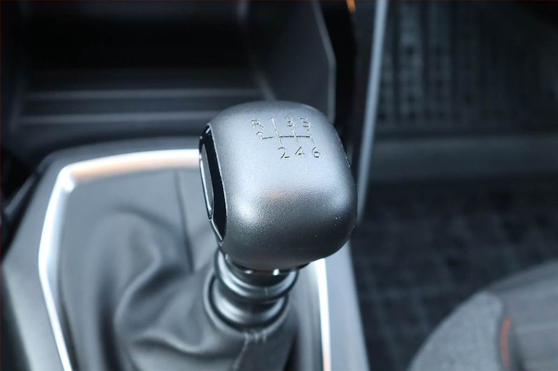 Peugeot 2008 (2020) 1.2 PureTech, Serv.kniha - fotka 23 z 24