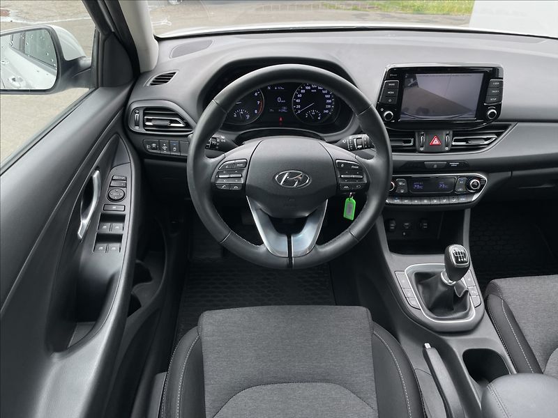 Hyundai i30 1,5 T-GDI Combi Smart - fotka 7 z 23